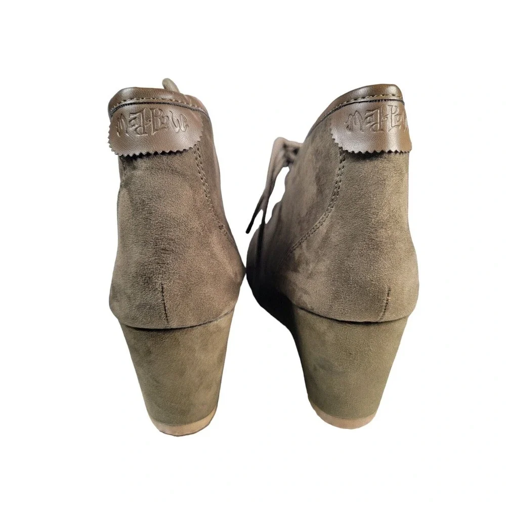 Maypole Wedge Ankle Bootie Womens Size 11 Olive Green Faux Suede Lace up‎